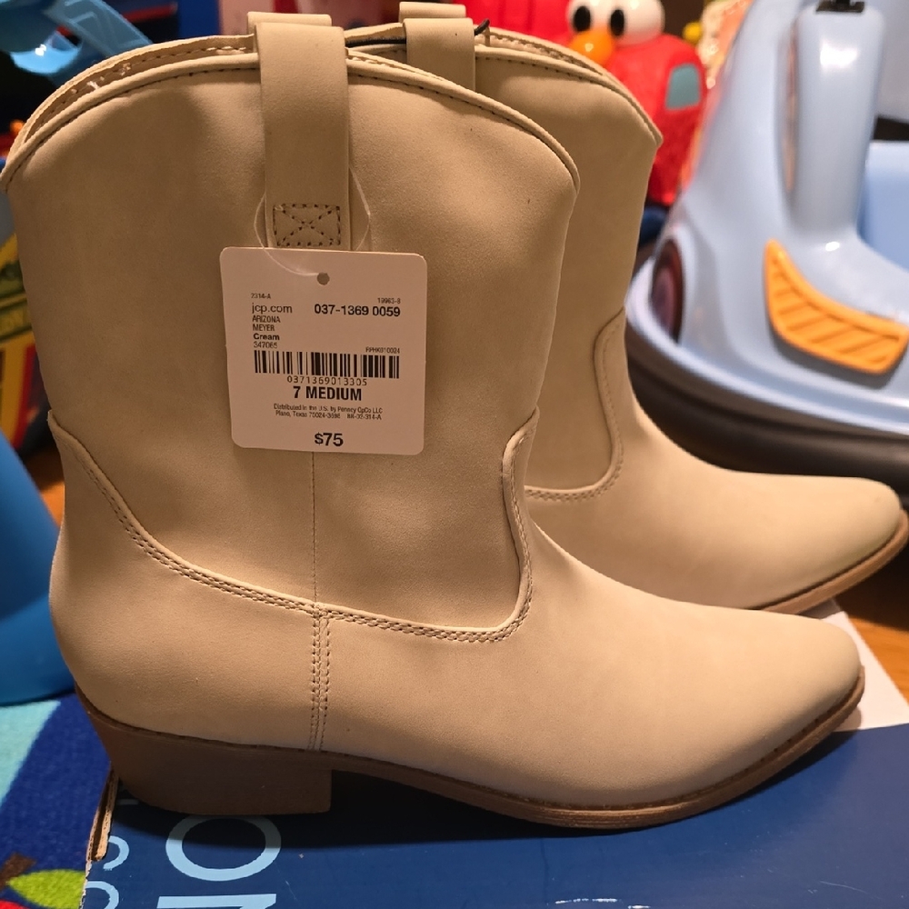 Womens Cream Cowboy Boots